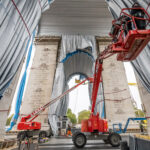 Loxam sur le montage de l’œuvre de Christo « L’ Arc de Triomphe – Wrapped »